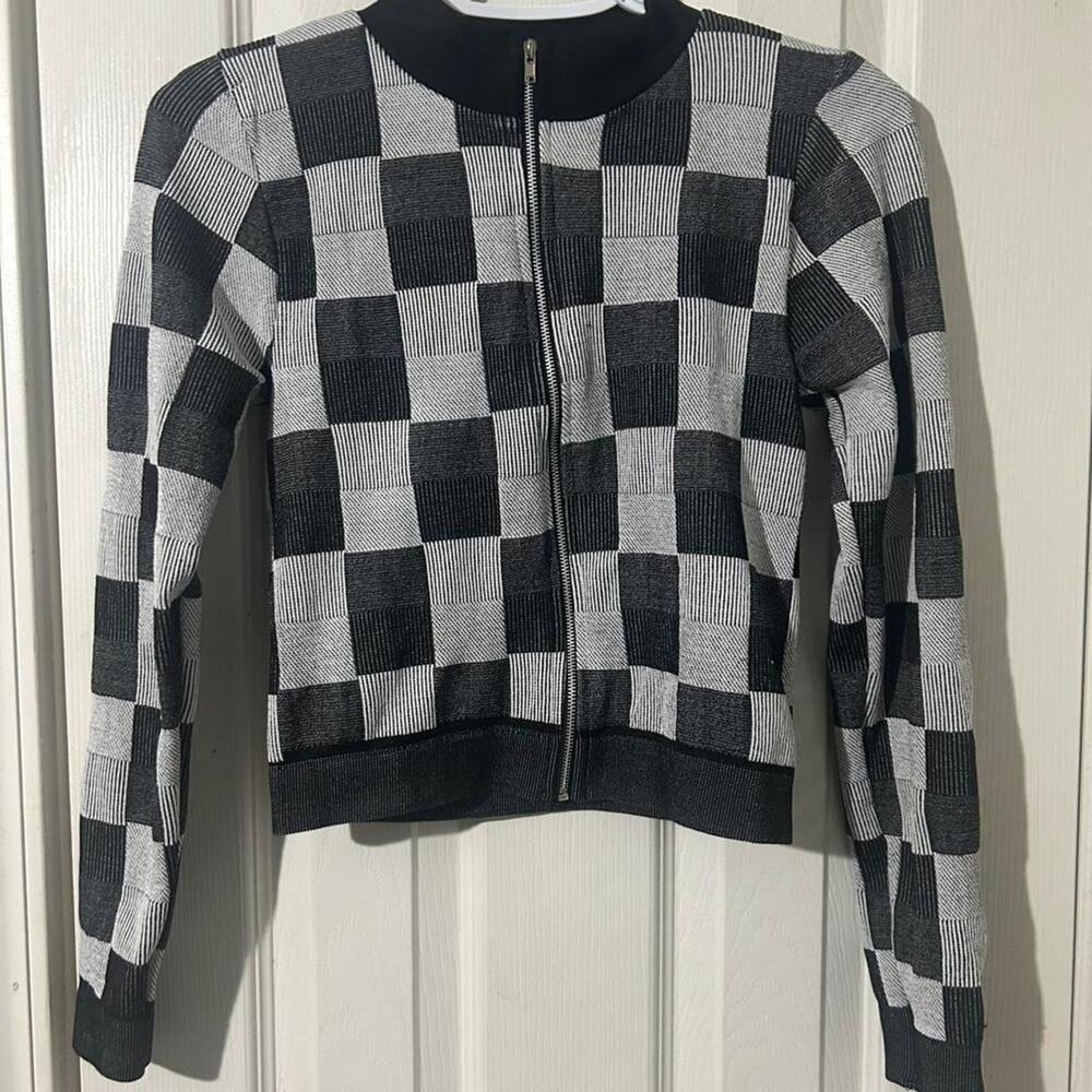 Aq sport black and white